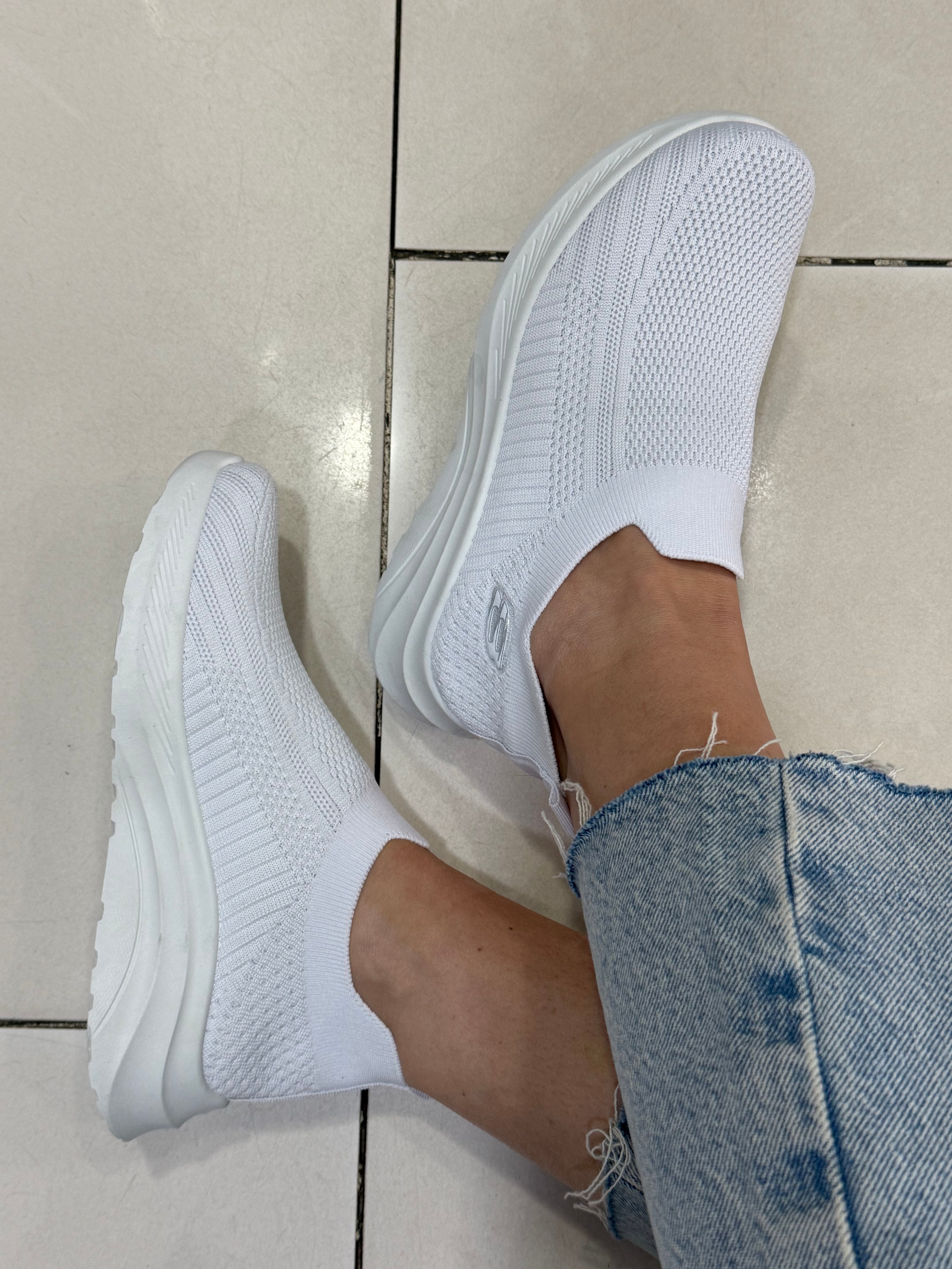 Baskets Ultra Light White – Fraîcheur & Confort absolu