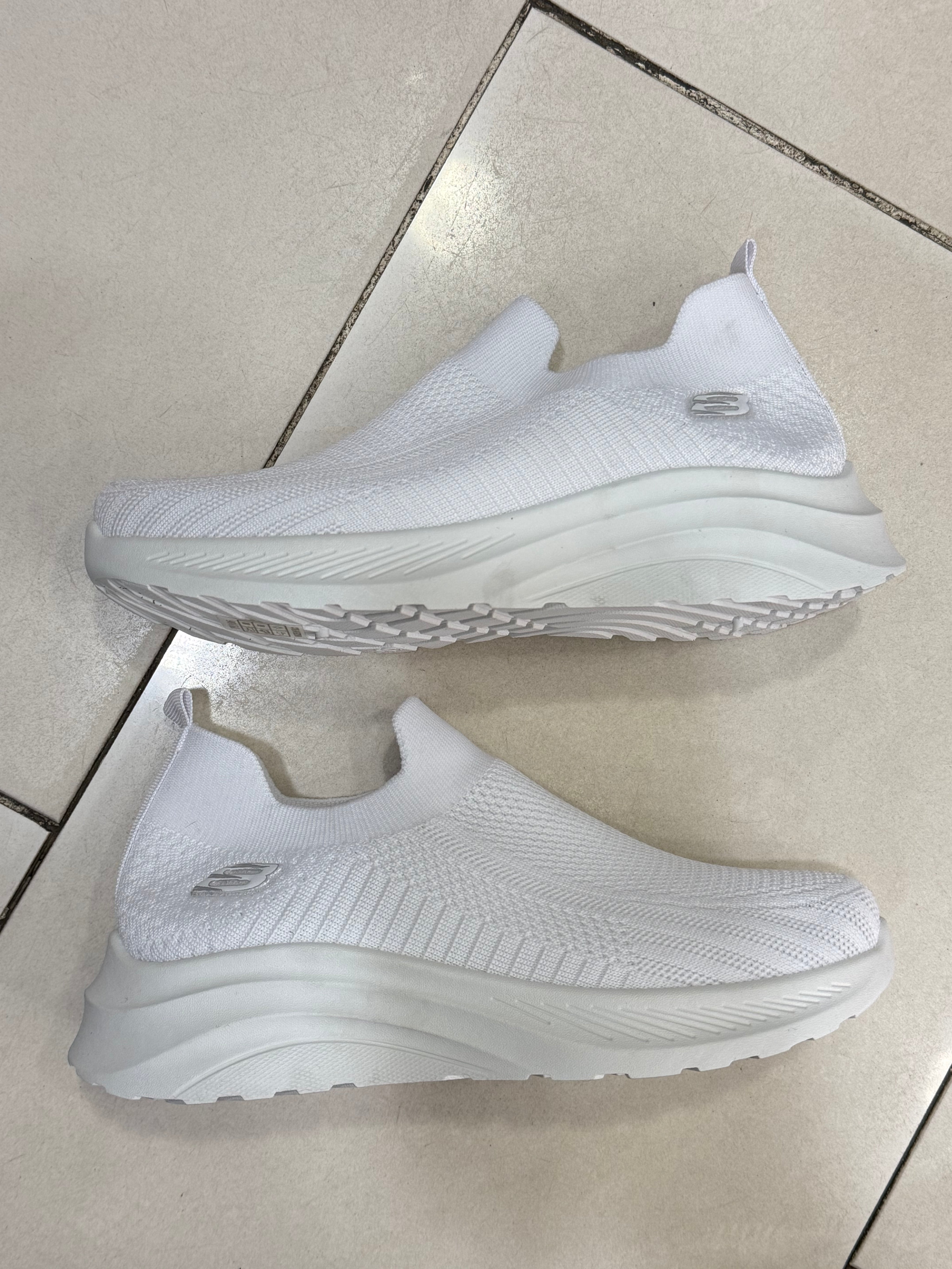 Baskets Ultra Light White – Fraîcheur & Confort absolu