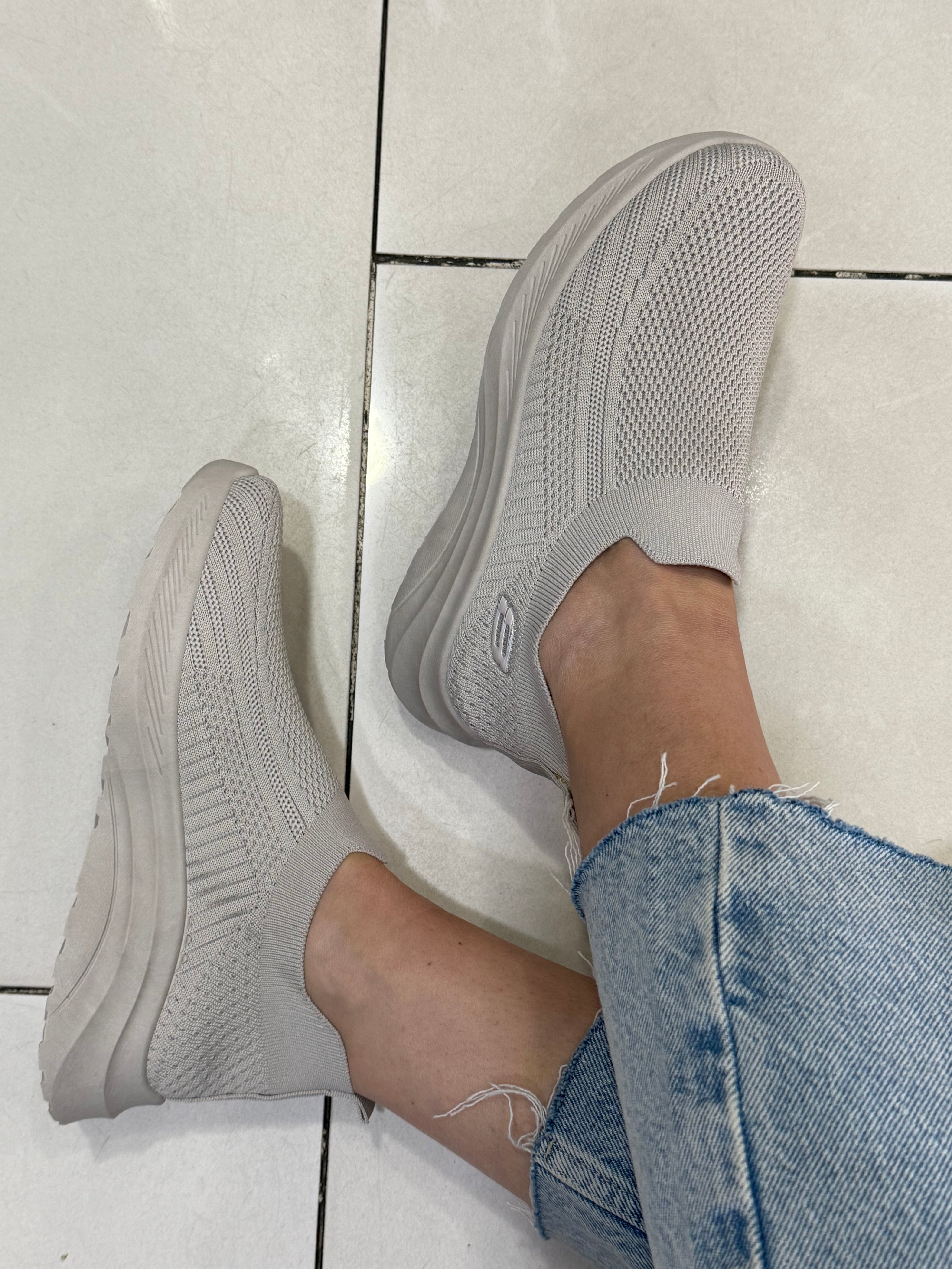 Baskets Ultra Light Taupe – L’élégance décontractée