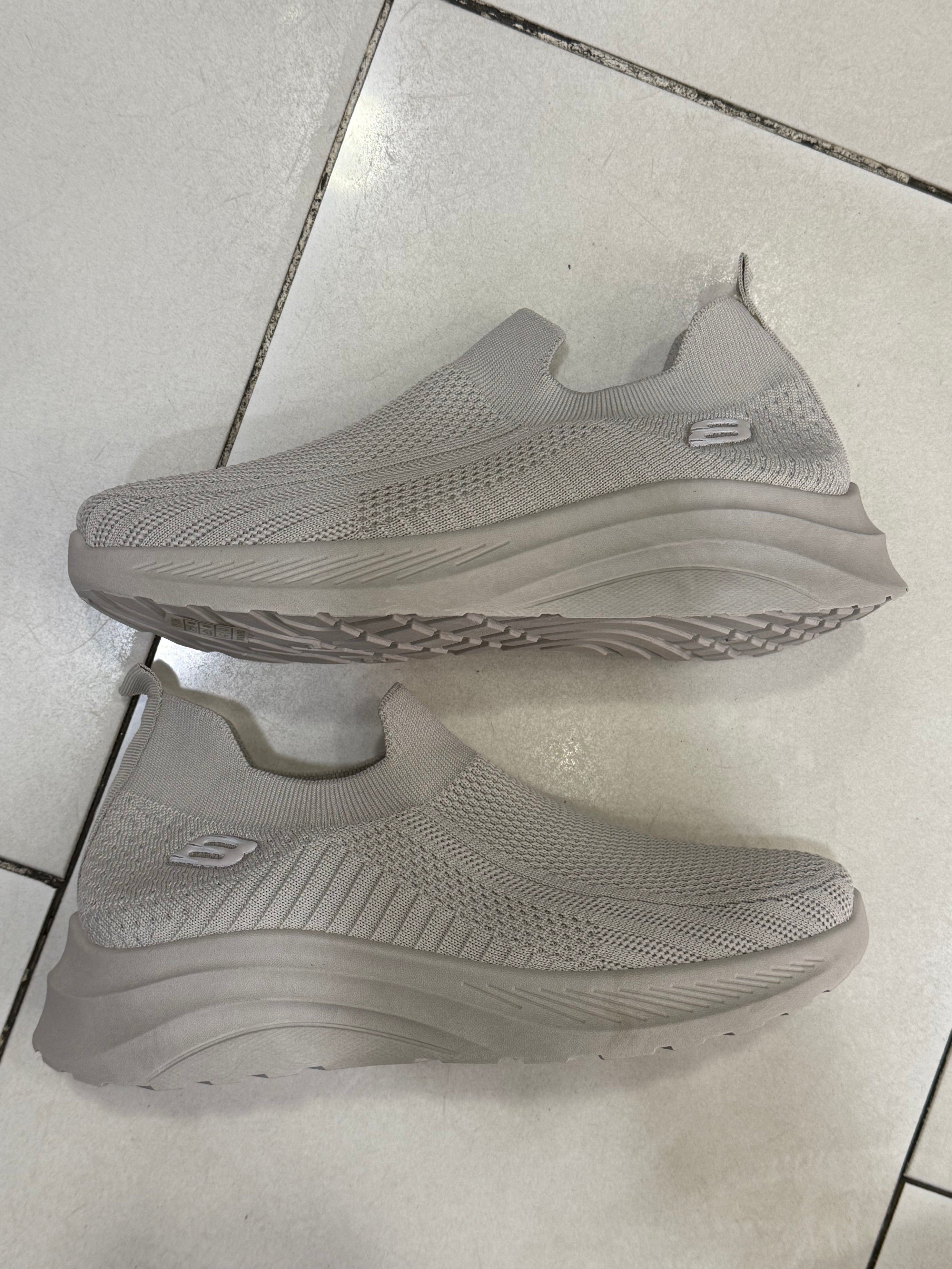 Baskets Ultra Light Taupe – L’élégance décontractée