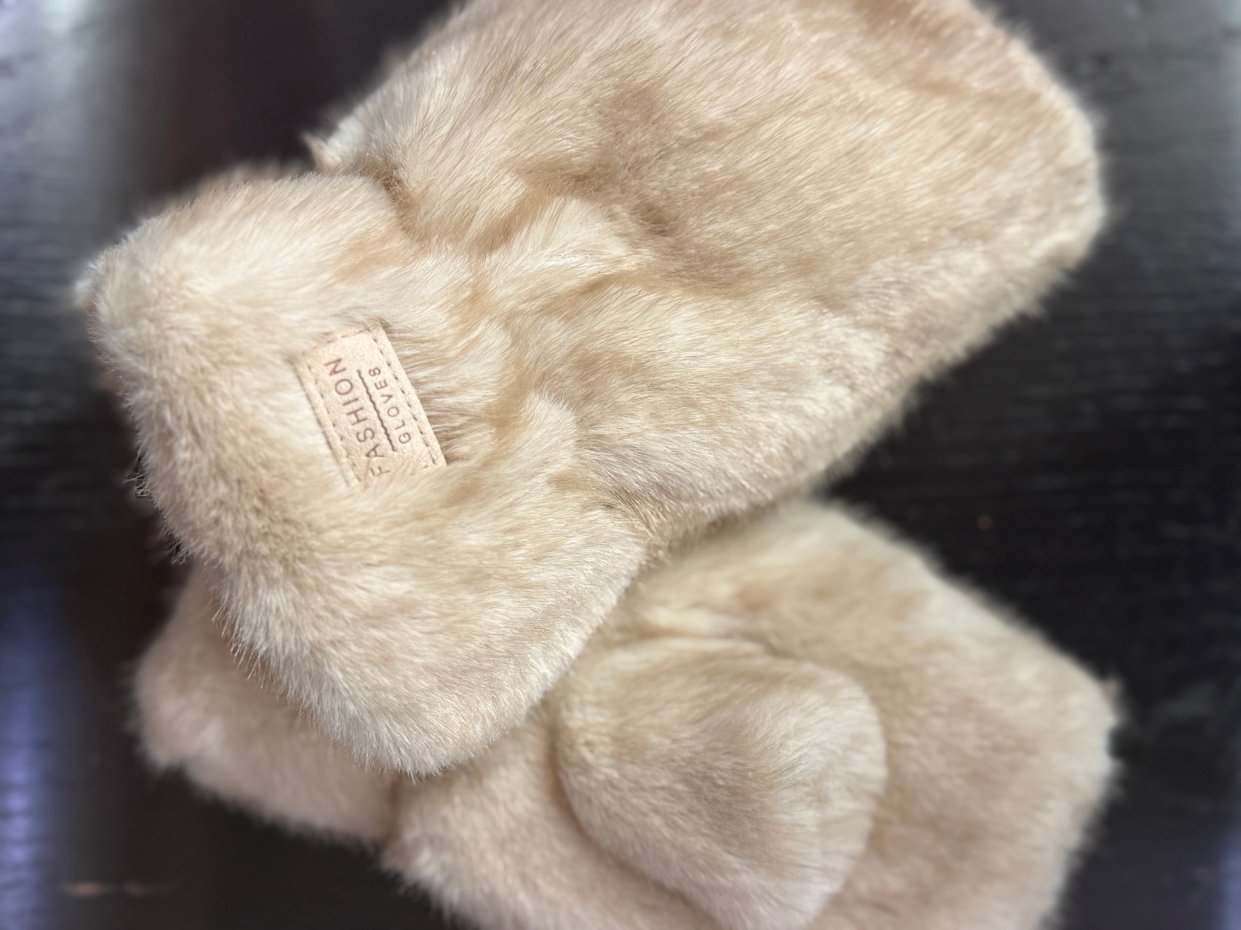 Gants fausse fourrure - Beige glacé