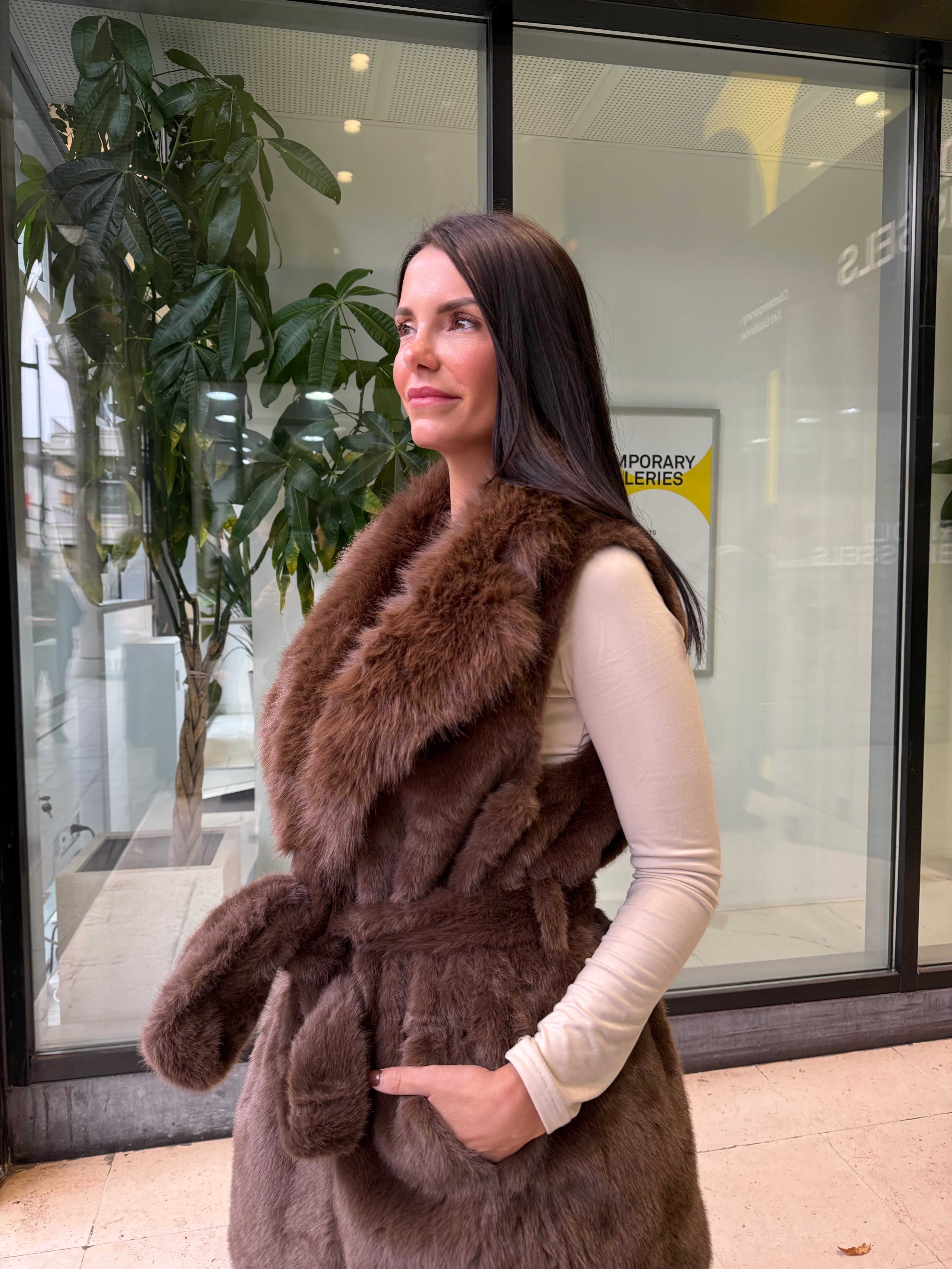 Veste sans manches fausse fourrure – Chocolat