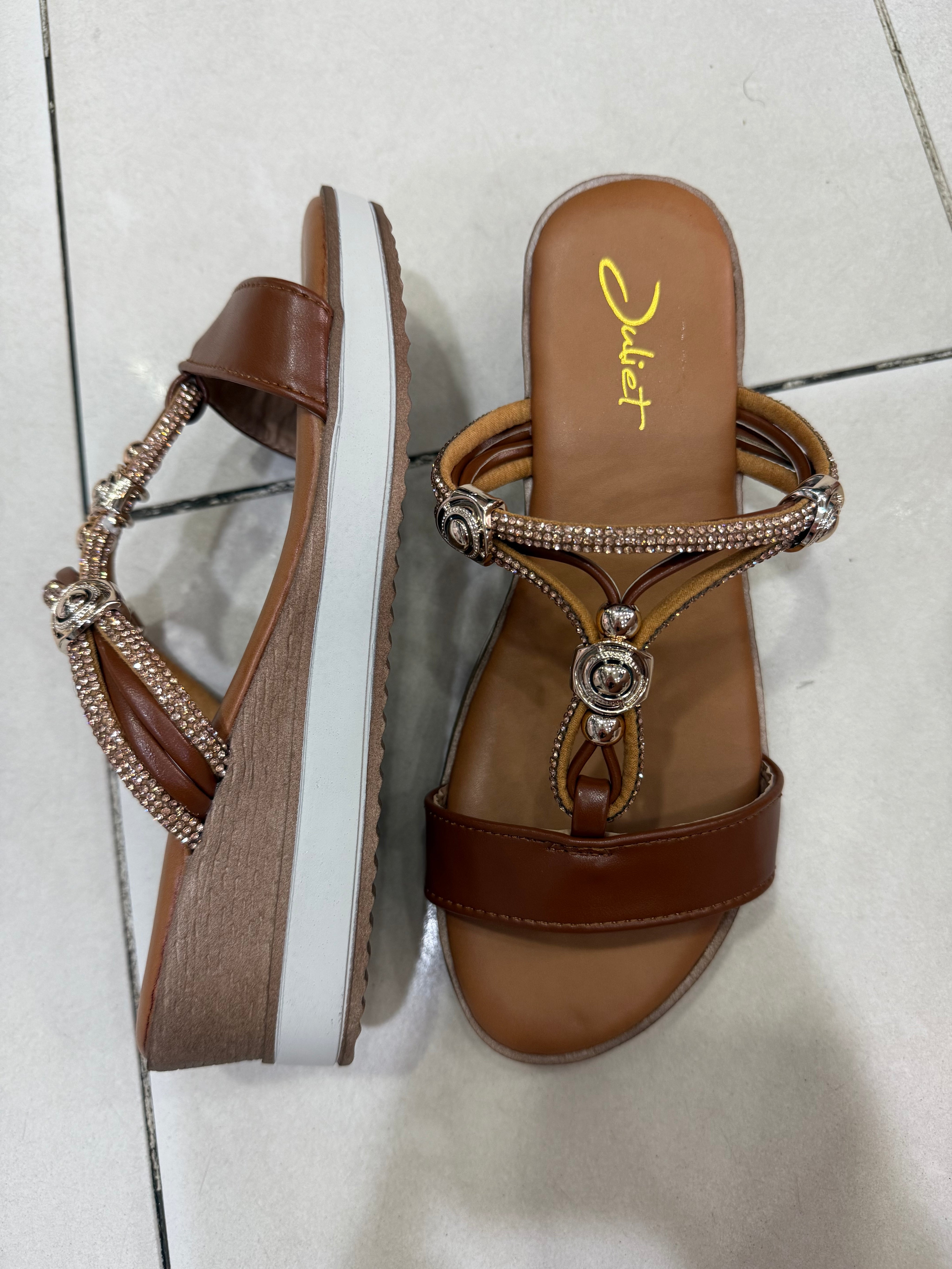 Sandale compensée « Bijou Camel » – Élégance et confort