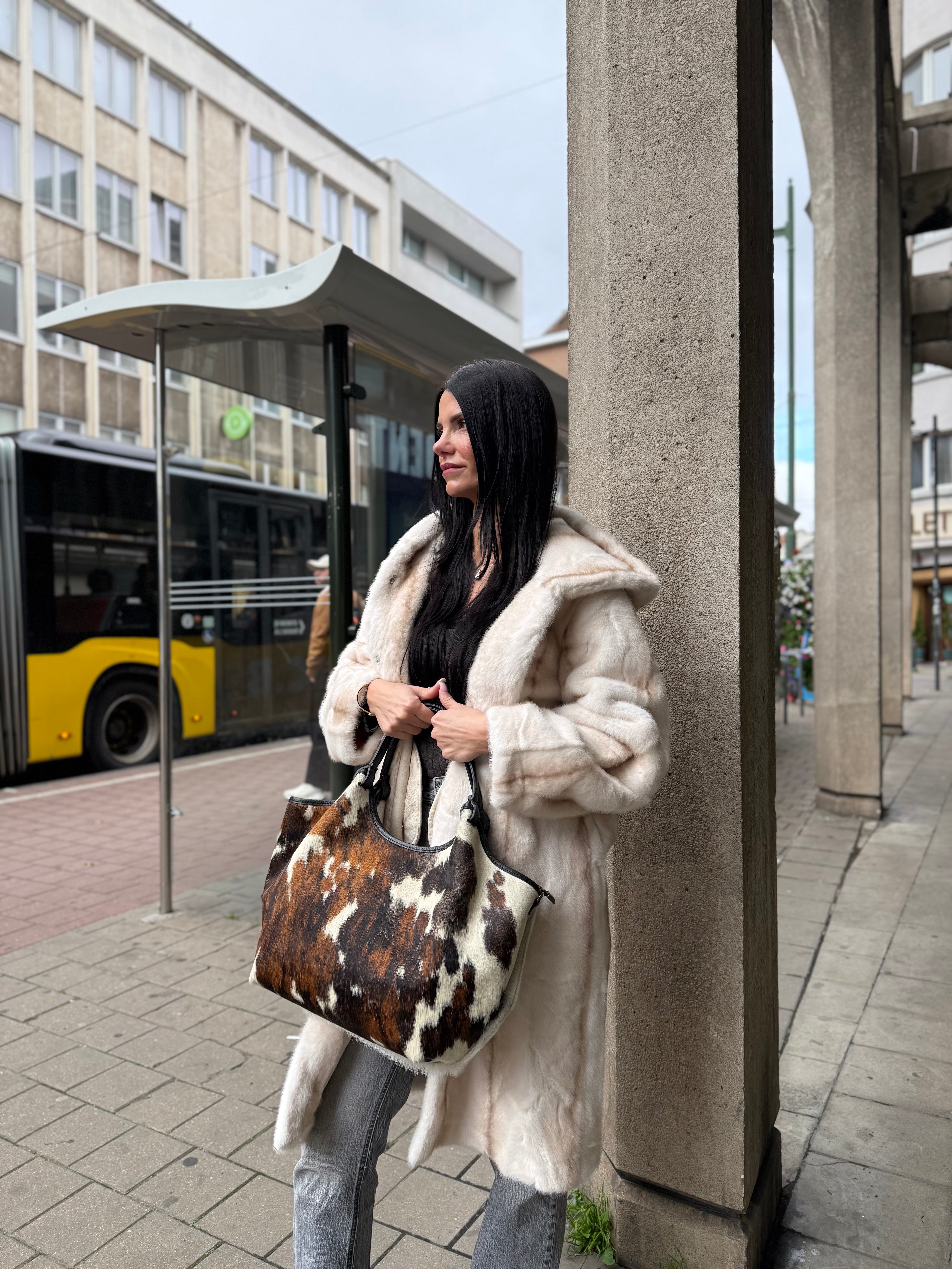 Sac “Denver” – Cuir & Véritable Fourrure de Vache