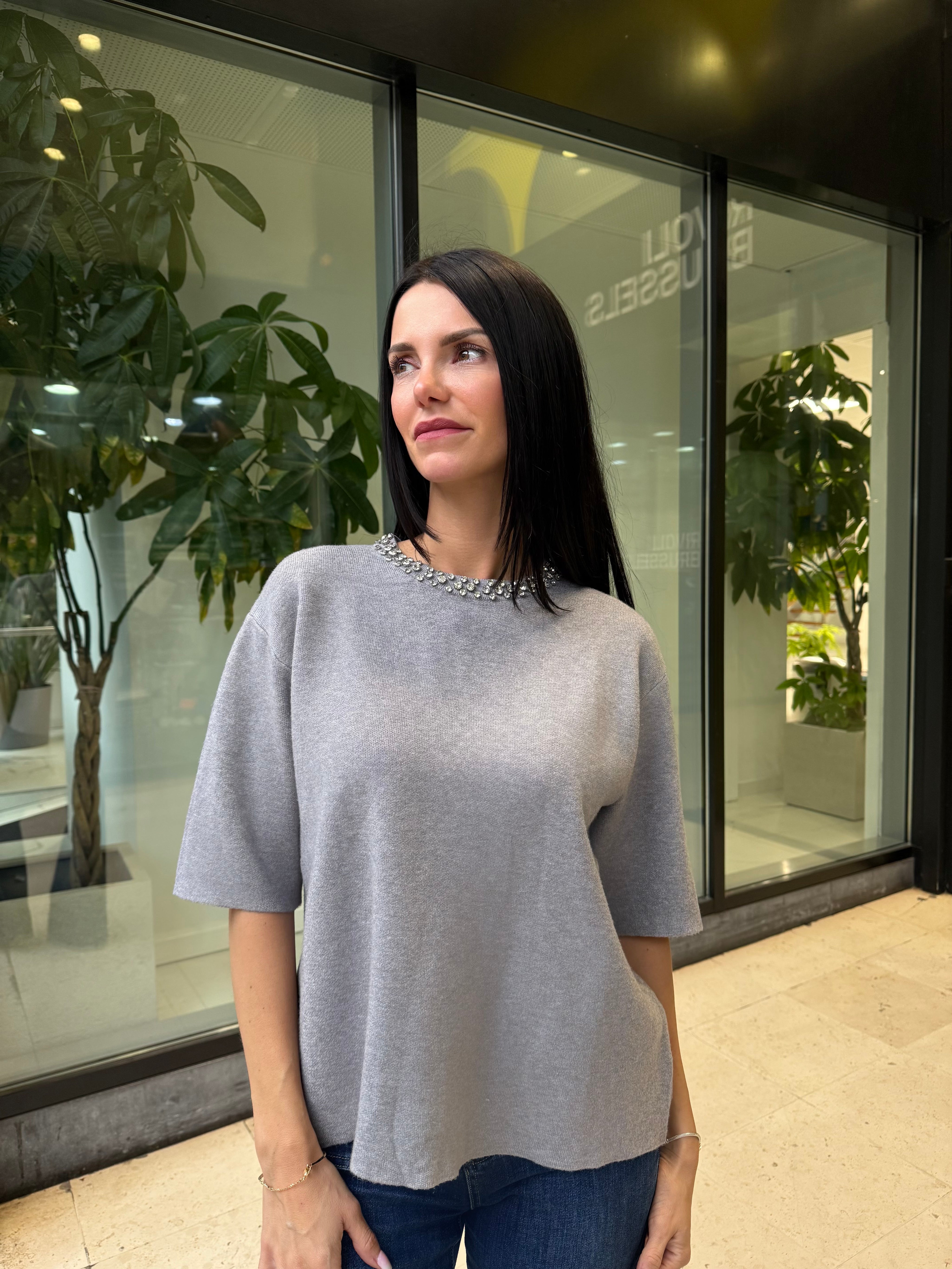 Pull “Élégance Perlée” – Gris