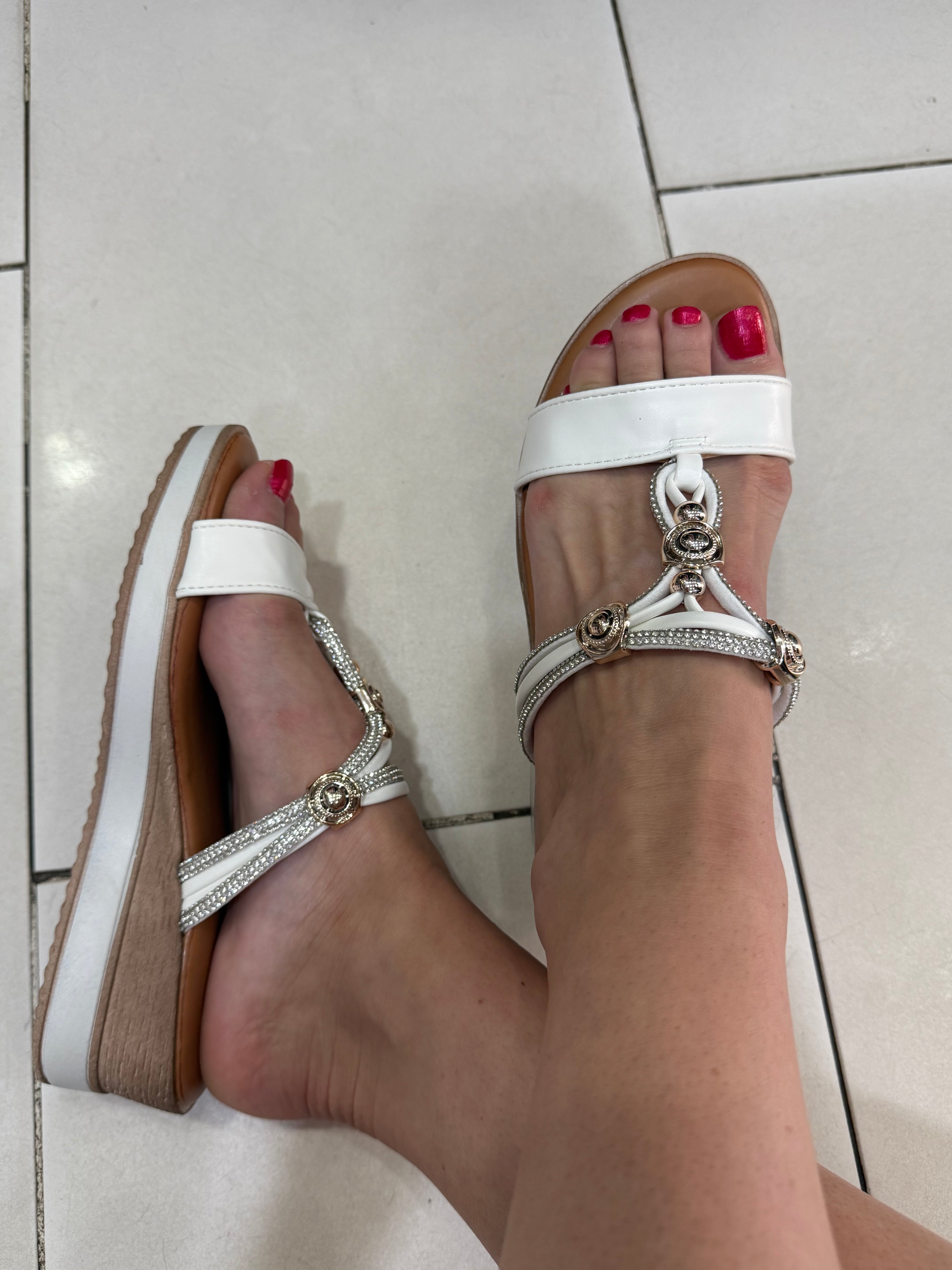 Sandale compensée « Bijou White » – Élégance lumineuse & confort absolu