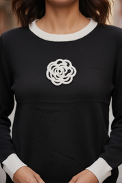 Pull bicolore à fleur