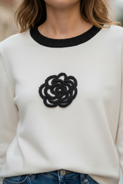 Pull bicolore à fleurs