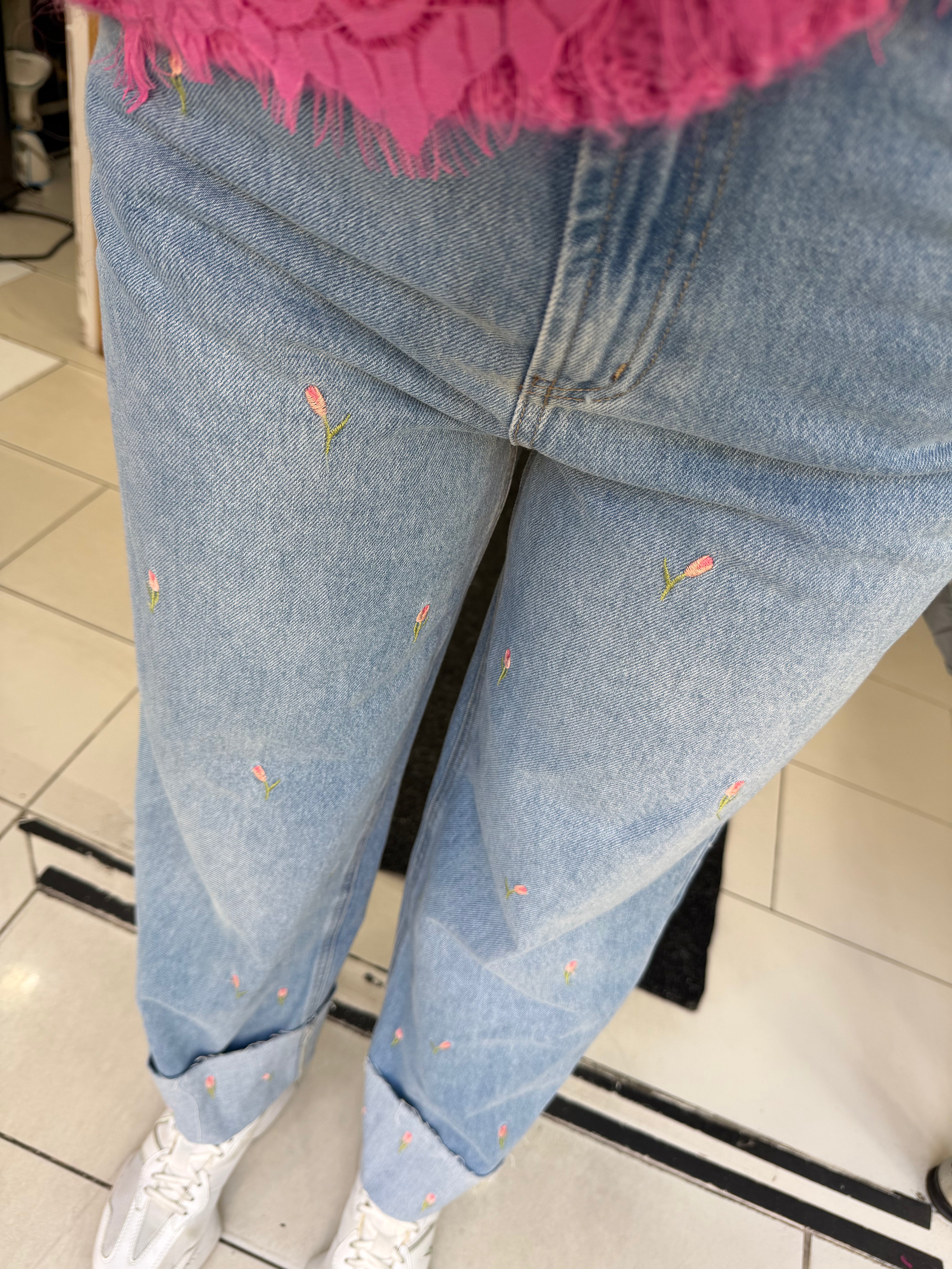 Jeans brodé fleurs