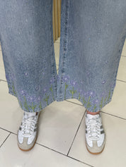 Jeans brodé fleurs et strass – coupe wide leg
