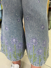 Jeans brodé fleurs et strass – coupe wide leg