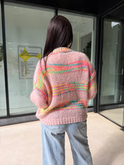 Pull multicolore col V - rose